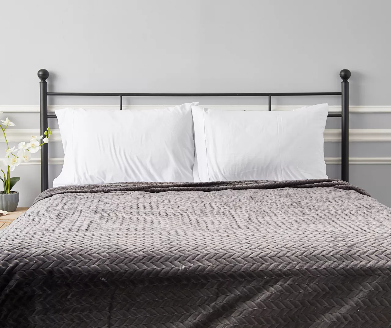 Atmosphere Gray Zigzag-Embossed Velvet King Blanket 5 Atmosphere Gray Zigzag-Embossed Velvet King Blanket - Image 5