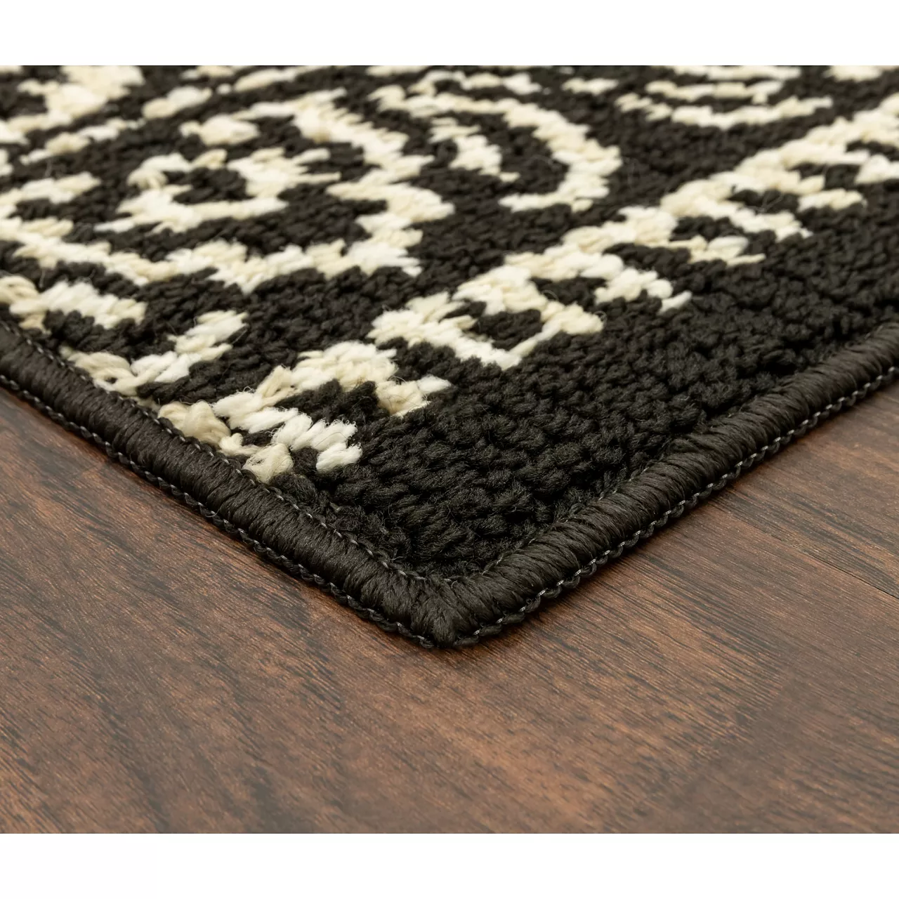 Broyhill Black & White Ornate Fascination Accent Rug 8 Broyhill Black & White Ornate Fascination Accent Rug - Image 8