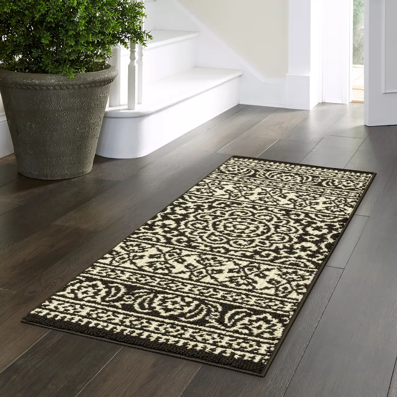 Broyhill Black & White Ornate Fascination Accent Rug 17 Broyhill Black & White Ornate Fascination Accent Rug - Image 17