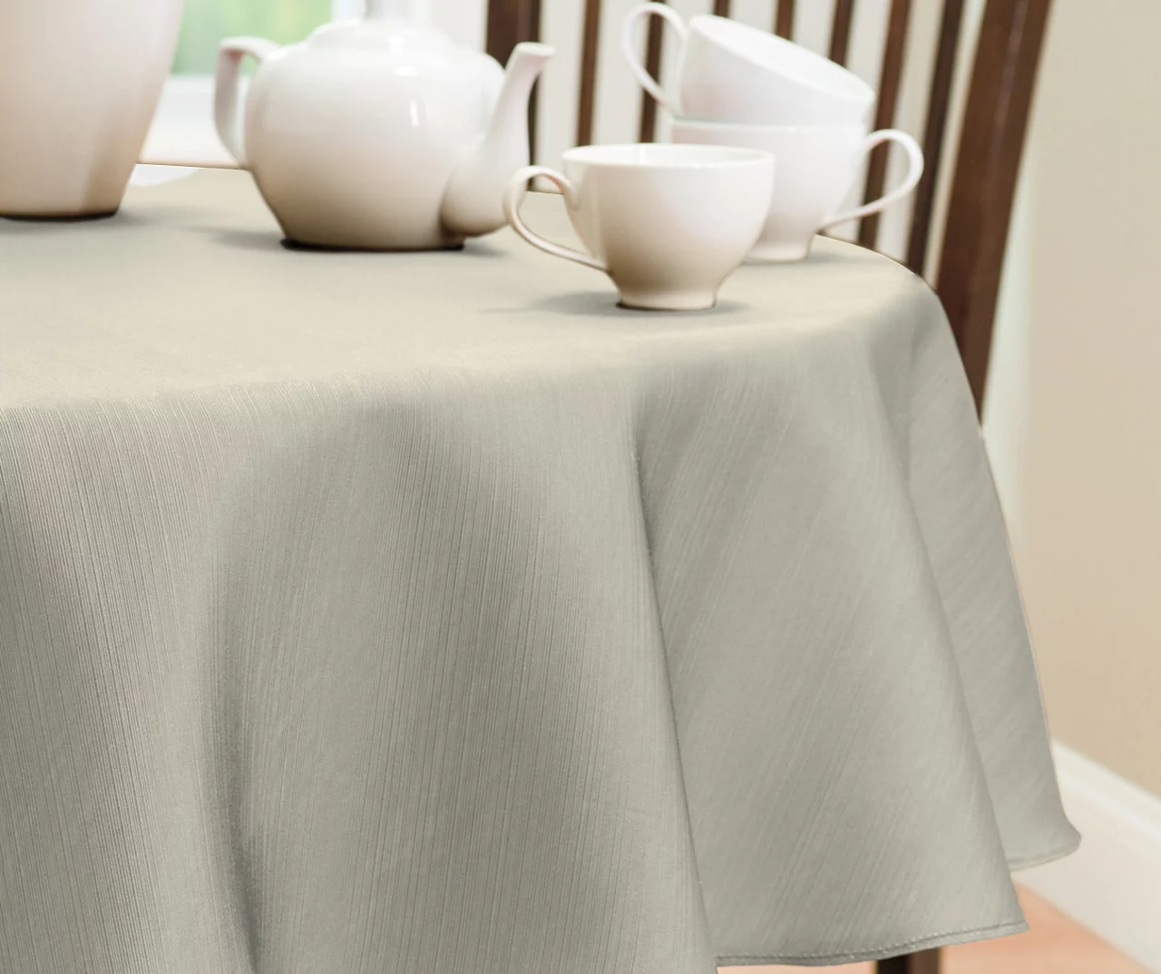 Broyhill Antique White Fabric Tablecloth 1 Broyhill Antique White Fabric Tablecloth